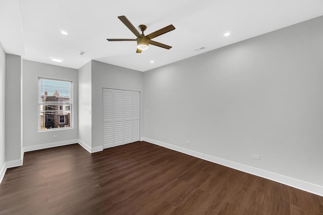 spare room with ceiling fan, recessed lighting, dark wood-style flooring, visible vents, and baseboards