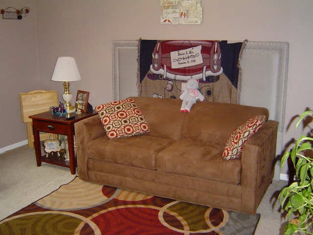 carpeted living room with baseboards