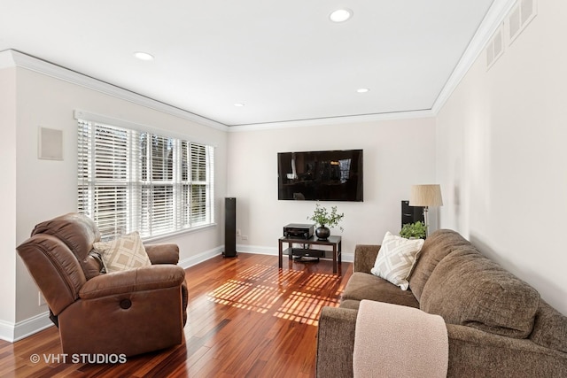 living room with ornamental molding, recessed lighting, wood finished floors, and baseboards