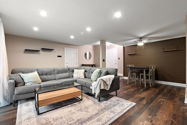 living room with dark wood-type flooring, recessed lighting, ceiling fan, and baseboards