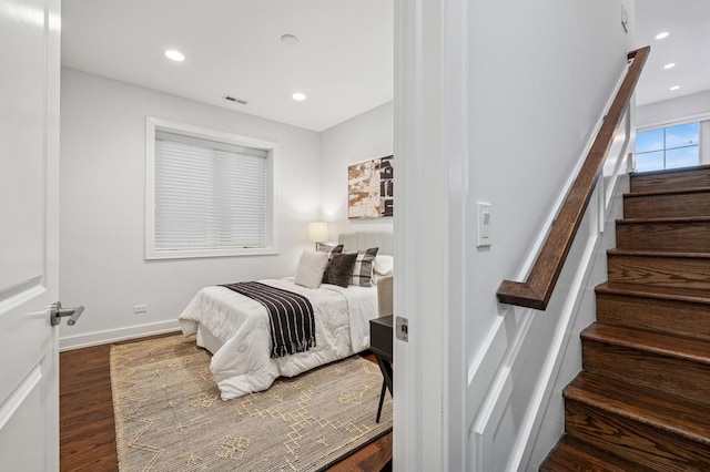 bedroom featuring visible vents, baseboards, dark wood-style flooring, and recessed lighting