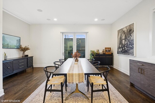 dining space featuring recessed lighting, dark wood-type flooring, and baseboards