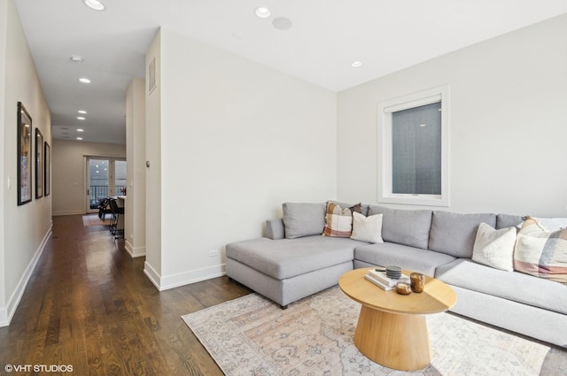 living area featuring recessed lighting, dark wood-style flooring, and baseboards