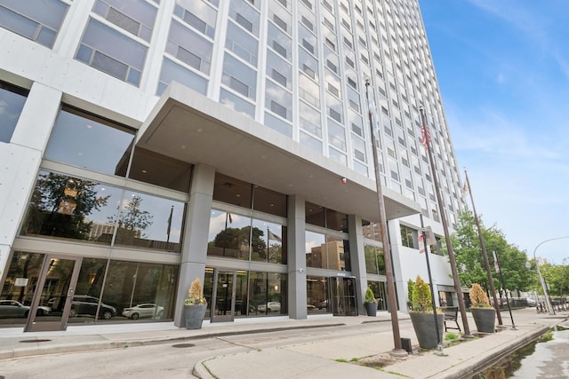 4343 N Clarendon Ave Unit 513, Chicago, IL 60613 - photo 2