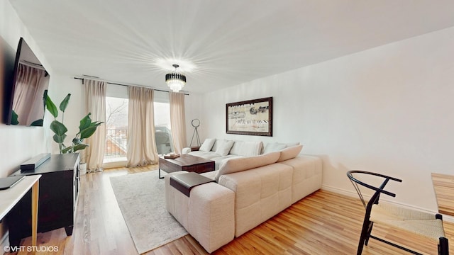 living area featuring light wood-type flooring and baseboards