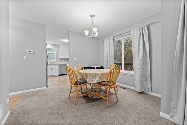 dining room featuring visible vents, baseboards, and a notable chandelier