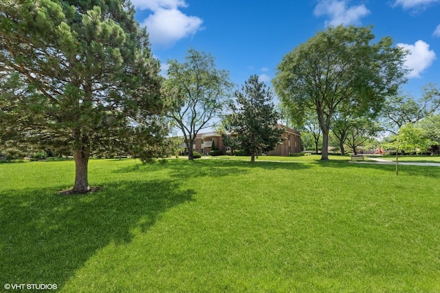 1501 E Churchill Dr Unit 104, Palatine, IL 60074 - view of yard with an outbuilding