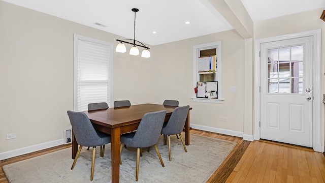 dining room with light wood finished floors, visible vents, baseboards, and recessed lighting