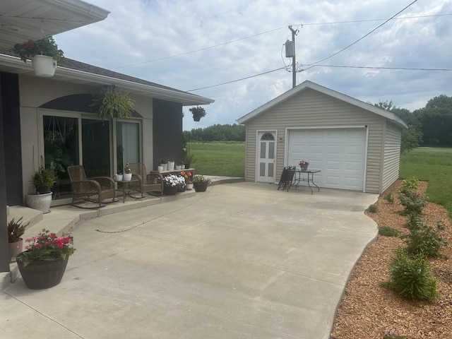 detached garage with concrete driveway