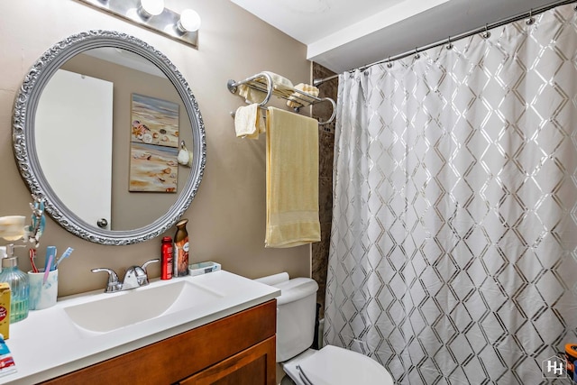 full bath with vanity, toilet, and a shower with curtain