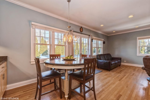 dining room with light wood-style flooring, baseboards, crown molding, and recessed lighting