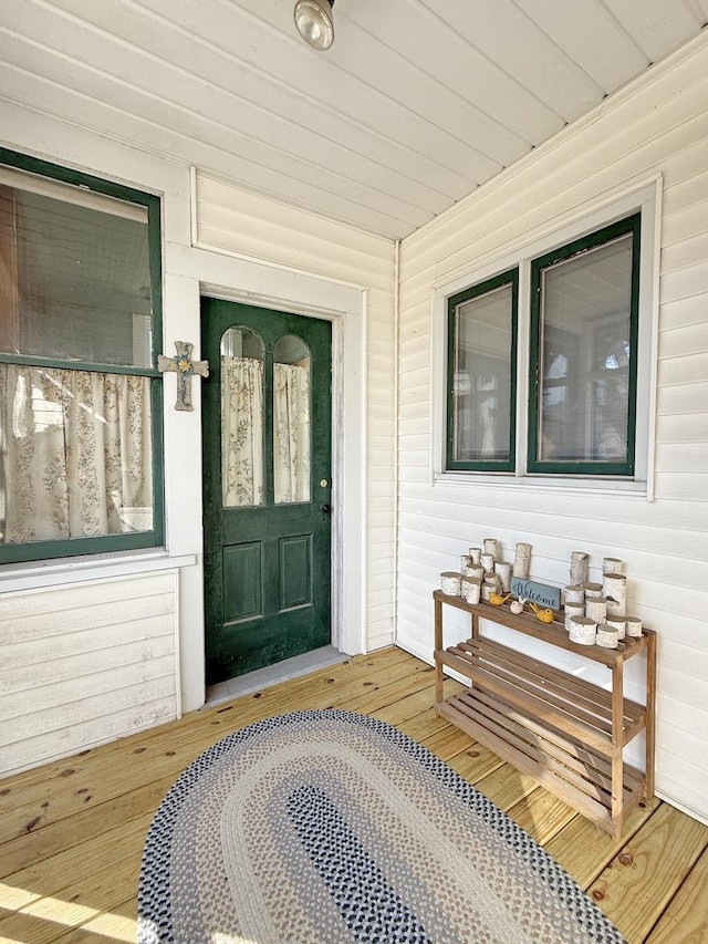 entrance to property featuring covered porch