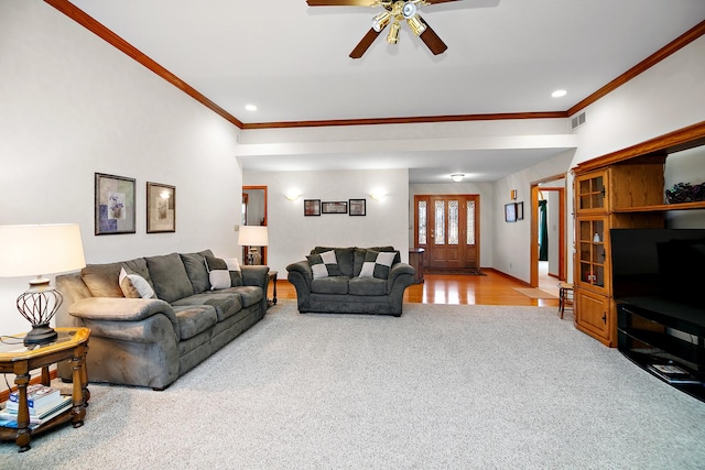 living area with visible vents, ceiling fan, ornamental molding, carpet, and recessed lighting