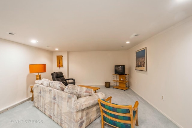 living area featuring recessed lighting, baseboards, and light colored carpet