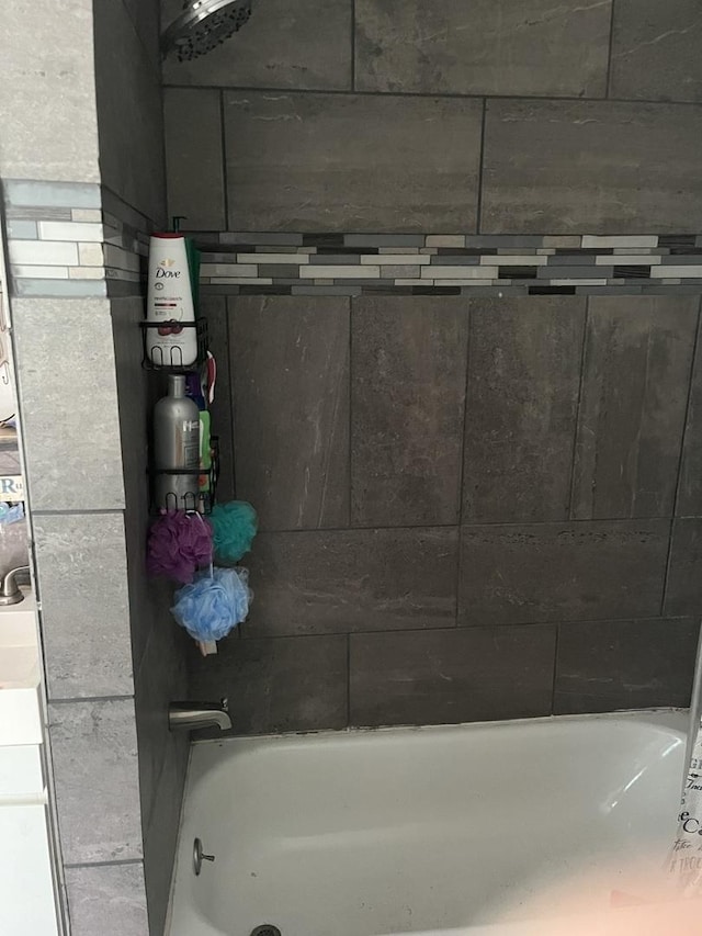 bathroom featuring shower / bathing tub combination