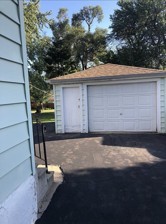 view of detached garage