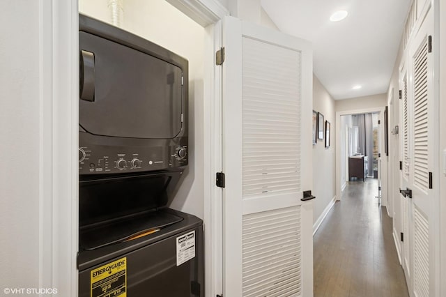 kitchen with stacked washer and dryer, recessed lighting, baseboards, and wood finished floors