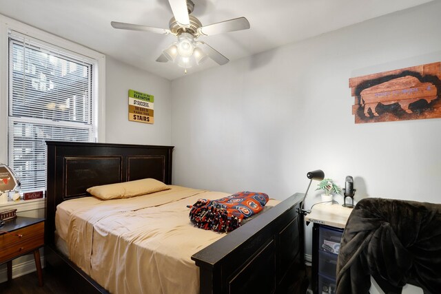 bedroom with a ceiling fan