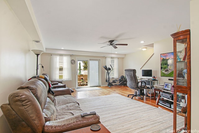 living area featuring light wood-type flooring, ceiling fan, and recessed lighting