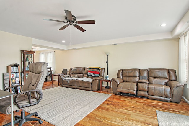 living area featuring a ceiling fan, recessed lighting, and light wood finished floors