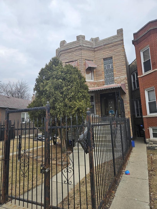 view of front of house with a fenced front yard