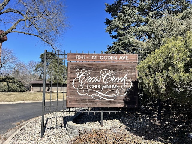 view of community / neighborhood sign