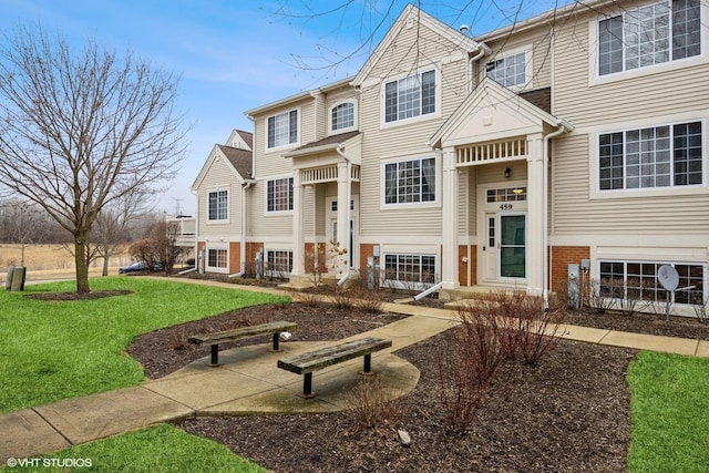 view of front of home featuring a front lawn