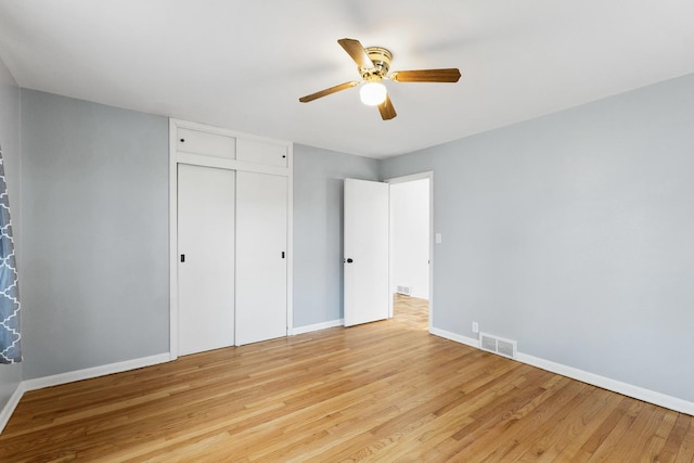 unfurnished bedroom featuring visible vents, baseboards, light wood-type flooring, a closet, and a ceiling fan