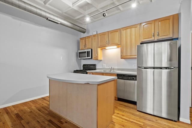 kitchen with stainless steel appliances, a sink, visible vents, light wood-style floors, and light countertops