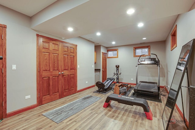 exercise area featuring light wood-style floors, recessed lighting, and baseboards