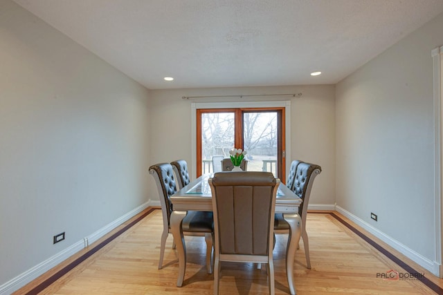 dining space featuring light wood-style flooring, baseboards, and recessed lighting