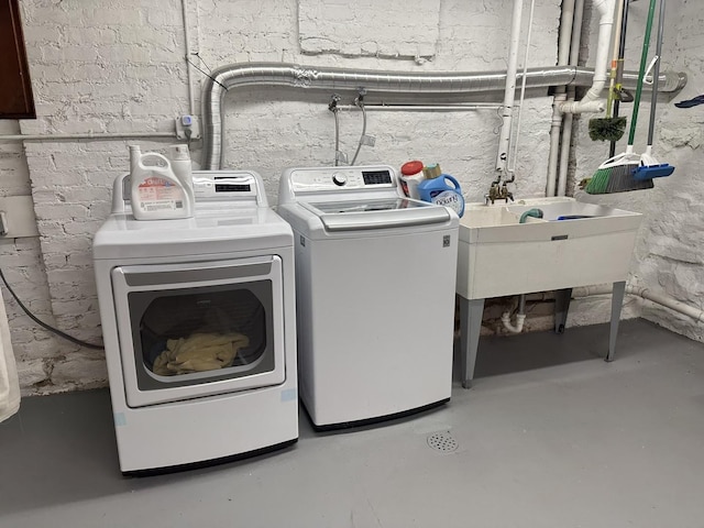 laundry area with laundry area and washer and clothes dryer