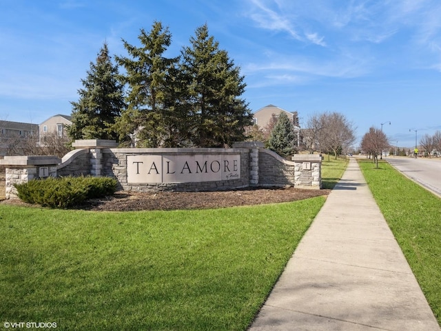 community / neighborhood sign featuring a lawn