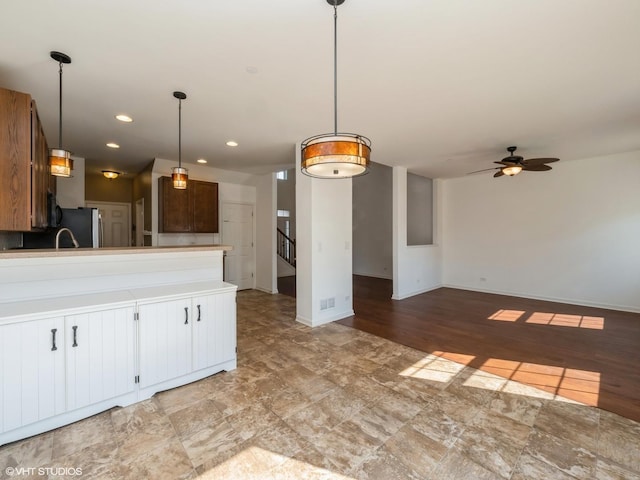 kitchen with recessed lighting, a peninsula, pendant lighting, and ceiling fan