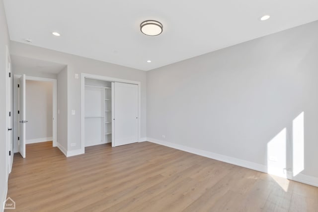 unfurnished bedroom featuring light wood-type flooring, baseboards, a closet, and recessed lighting