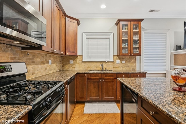 kitchen featuring wine cooler, visible vents, decorative backsplash, appliances with stainless steel finishes, and a sink