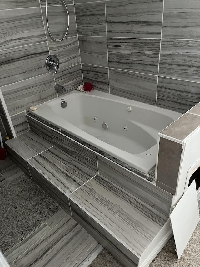 bathroom featuring a combined bath / shower with jetted tub