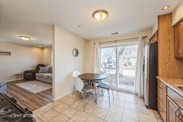 dining area featuring light tile patterned flooring, visible vents, recessed lighting, and baseboards