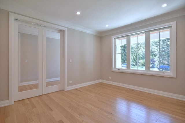 unfurnished room with light wood-type flooring, baseboards, crown molding, and recessed lighting