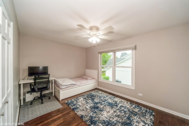 bedroom featuring dark wood finished floors, baseboards, and ceiling fan