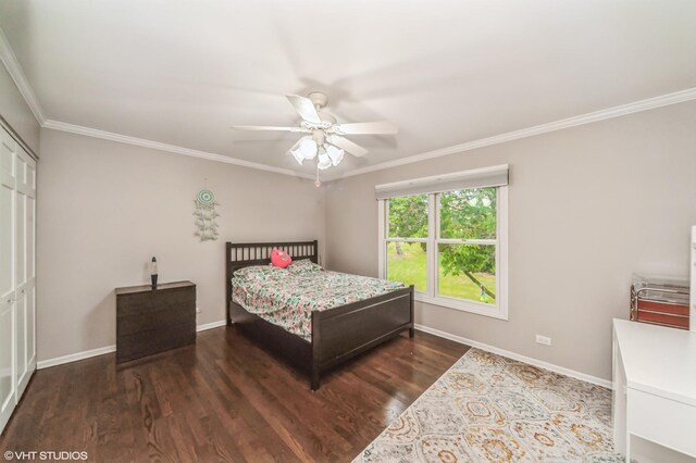 bedroom with crown molding, a closet, baseboards, and wood finished floors