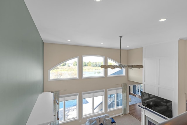 living area with a ceiling fan and recessed lighting