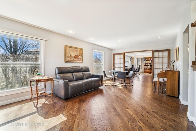 living area featuring recessed lighting, baseboards, and wood finished floors