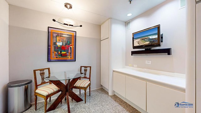 dining space featuring baseboards, visible vents, and recessed lighting