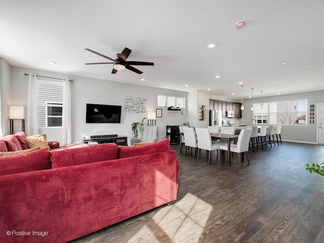 living area featuring recessed lighting, baseboards, dark wood-type flooring, and a ceiling fan