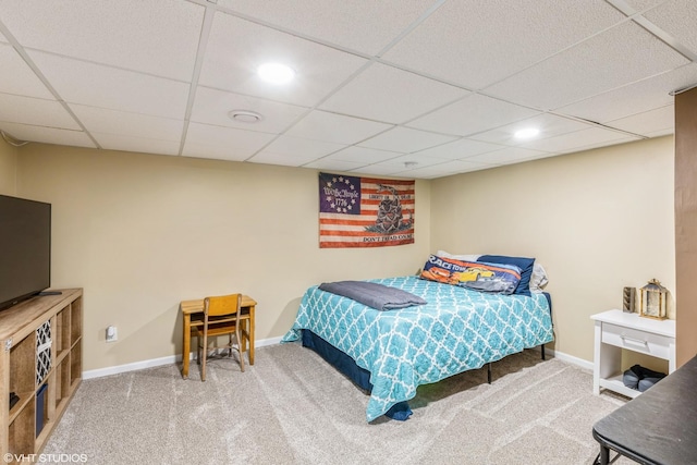 bedroom featuring carpet flooring, baseboards, and a drop ceiling