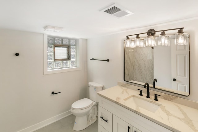 full bathroom with toilet, vanity, visible vents, and baseboards