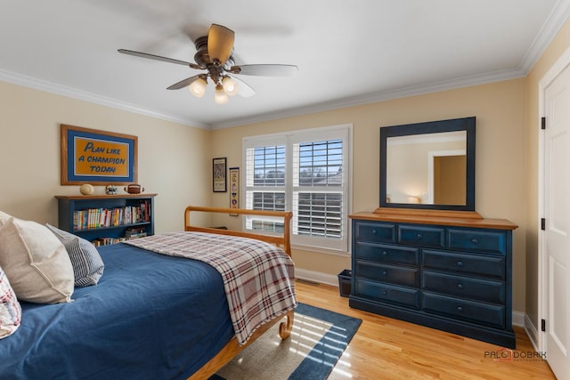 bedroom featuring light wood-style flooring, crown molding, baseboards, and ceiling fan