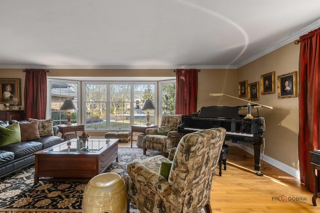 living room featuring light wood-style flooring, baseboards, and ornamental molding