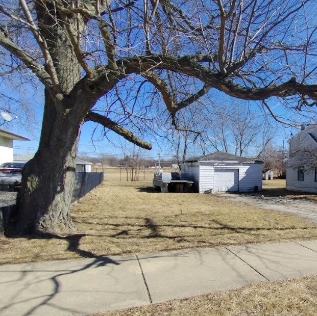 1103 Lotus Dr, Round Lake Beach, IL 60073 - photo 2